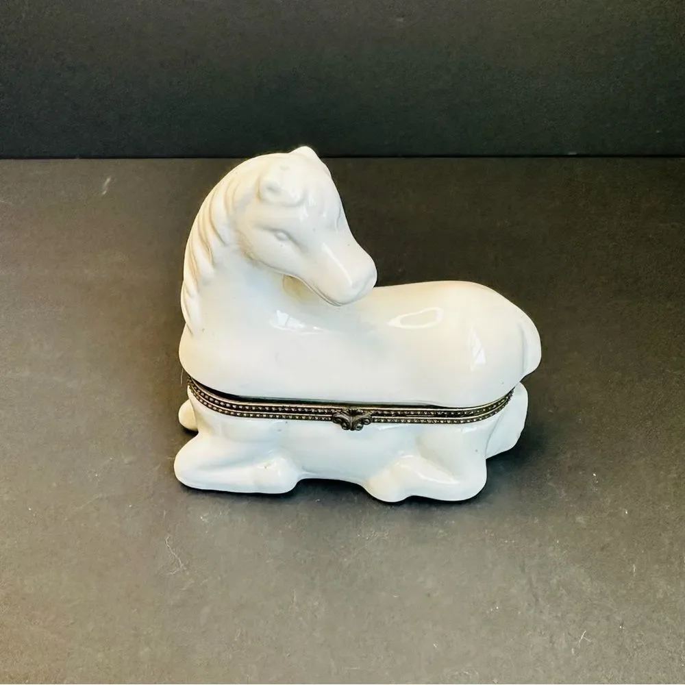 White Ceramic‎ Horse Trinket Box 3.5x4